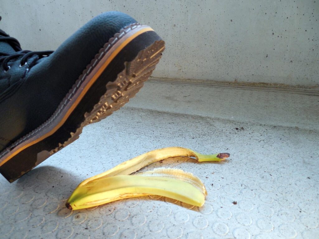 accident, injury, danger, banana peel, banana, to slip, slip away, slide, risk of slipping, shoe, foot, foot injury, accident at work, wounding, painful, caution, accident, accident, accident, accident, injury, injury, injury, injury, injury, banana peel, caution